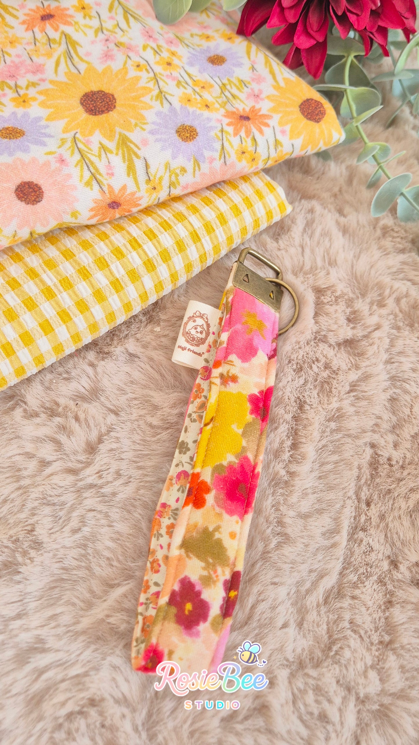 achterkant wristlet summer bloom bloemenprint rosiebee studio pastel polsbandje