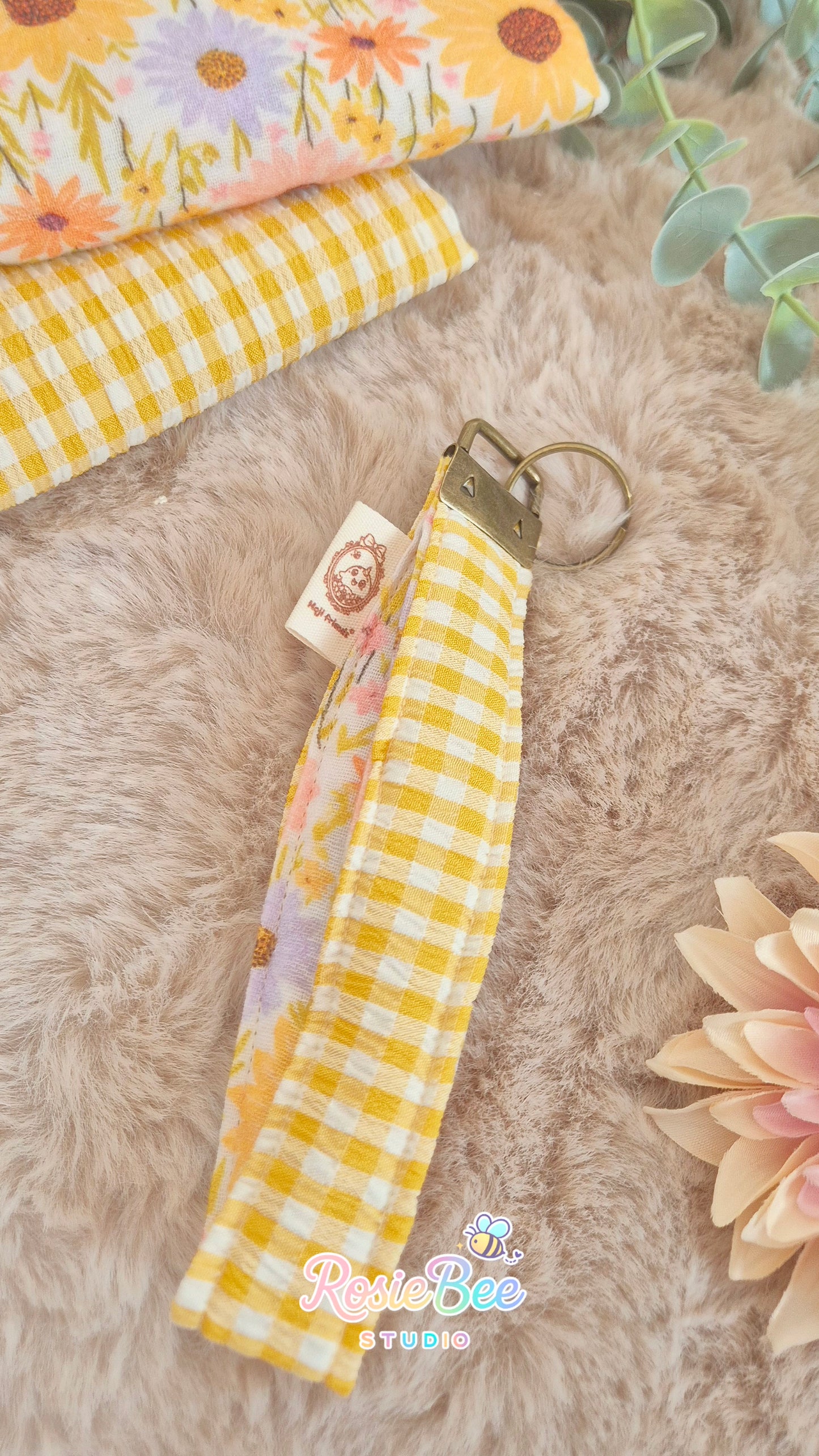 achterkant wristlet sunny gingham met poplin binnenkant geel ruitjes rosiebee studio