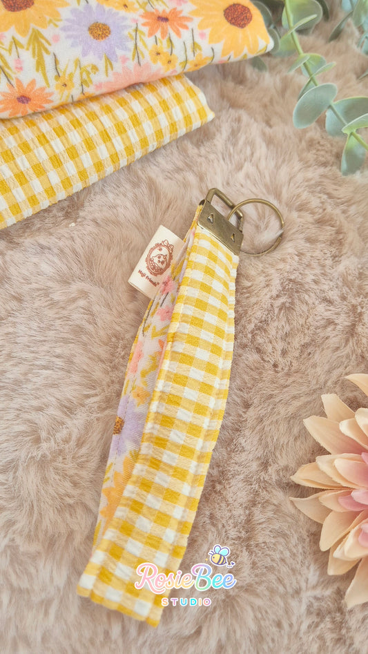 achterkant wristlet sunny gingham met poplin binnenkant geel ruitjes rosiebee studio