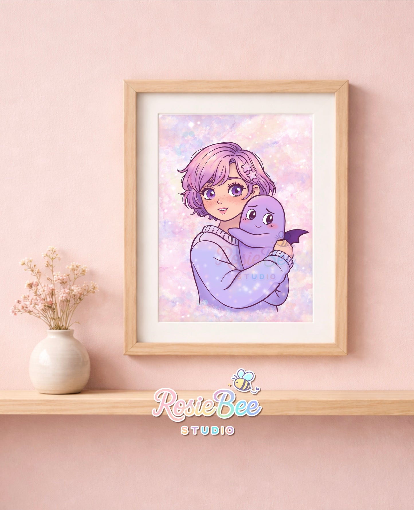Moji Friend Angst art print met meisje dat paarse emotie knuffelt in pastel achtergrond.