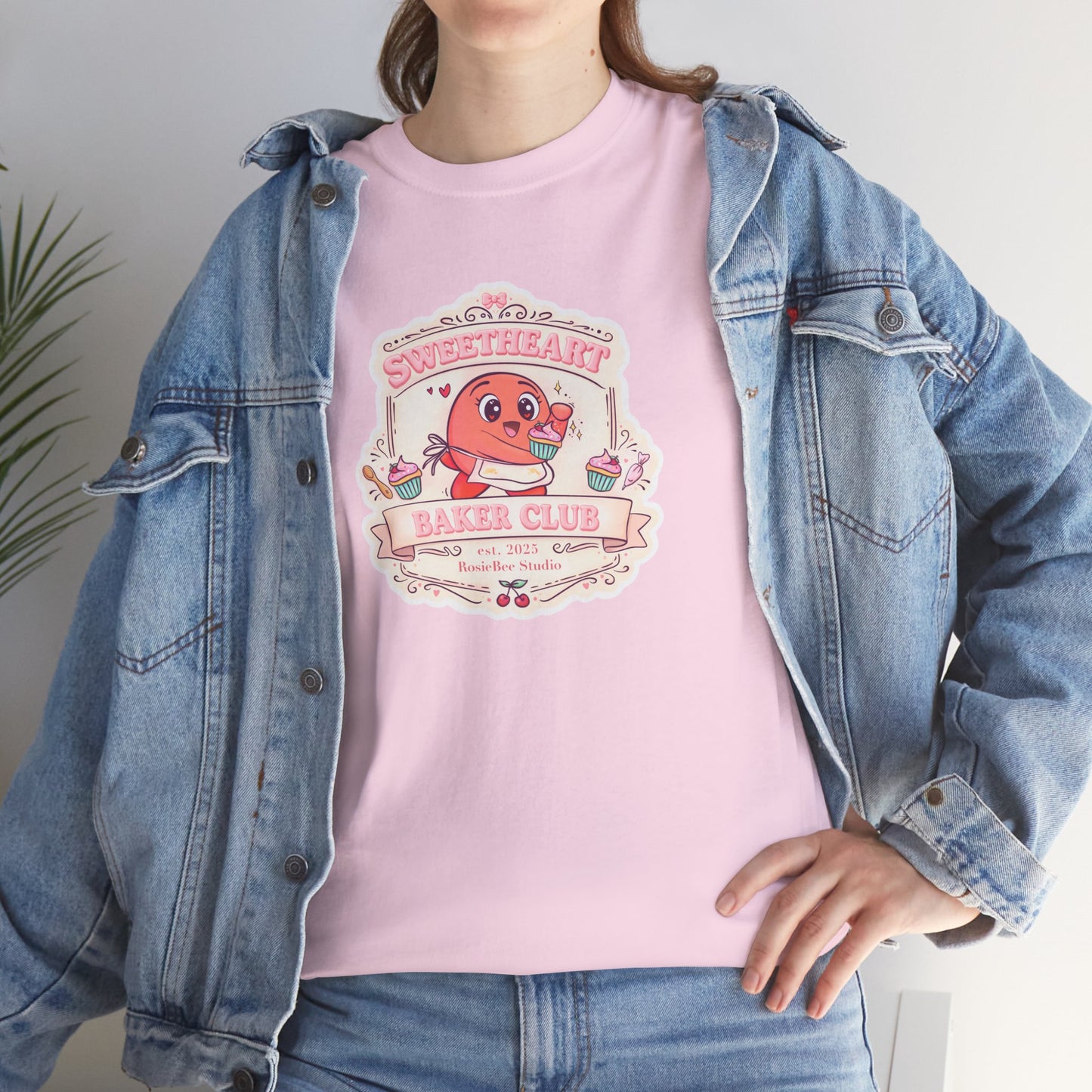 Sweetheart Baker Club T-shirt – Moji Friend Liefde | Cosy Café kawaii shirt