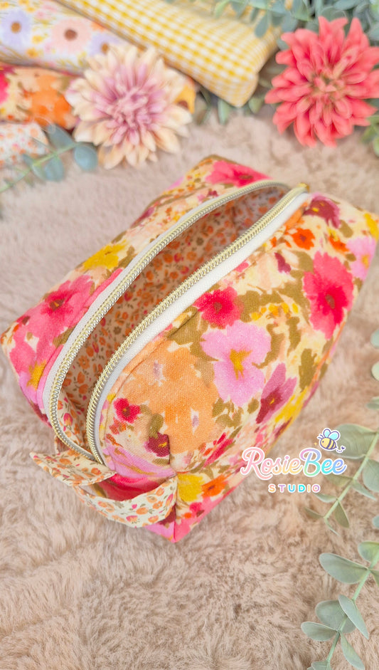 handgemaakte reversible etui wildflower bloom kleurrijke bloemenprint rosiebee studio make up tasje