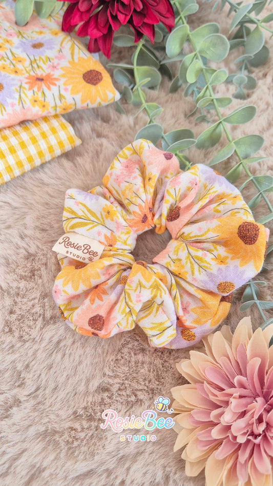 handgemaakte scrunchie floral sunshine bloemenprint hydrofiel rosiebee studio pastel haaraccessoire