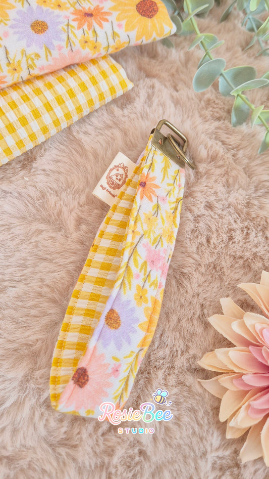 achterkant wristlet floral sunshine met poplin binnenkant en bloemenprint rosiebee studio