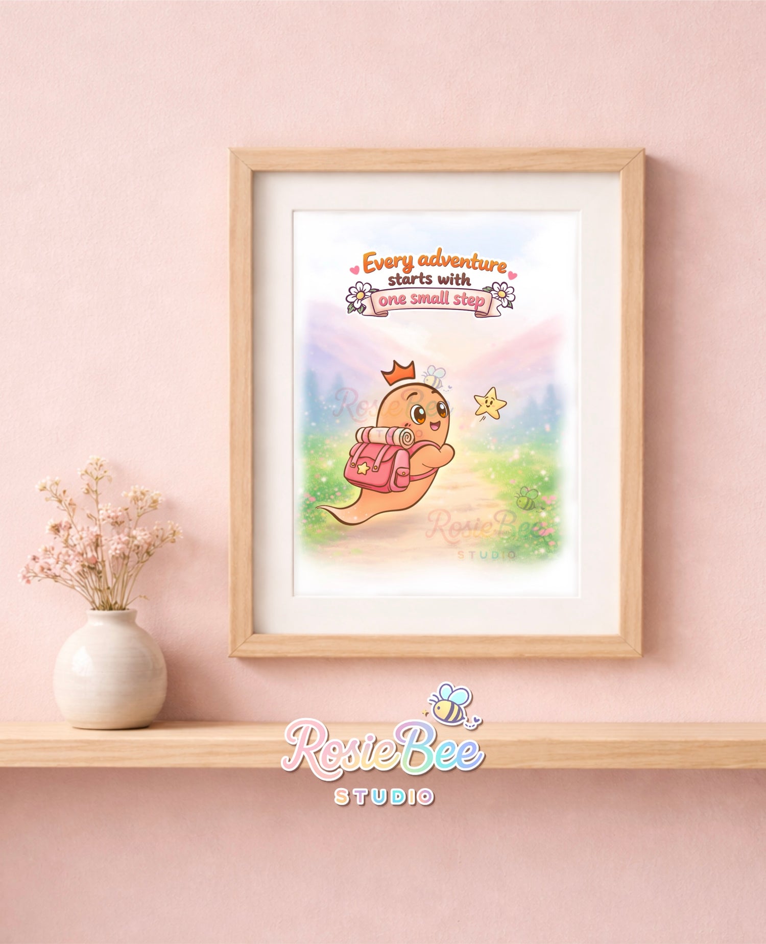 Art print van Moji Friend Moed met de quote “Every Adventure Starts with One Small Step”. Verkrijgbaar in A4, A5 en A6 en gedrukt op stevig 230 g/m² canvas fotopapier.