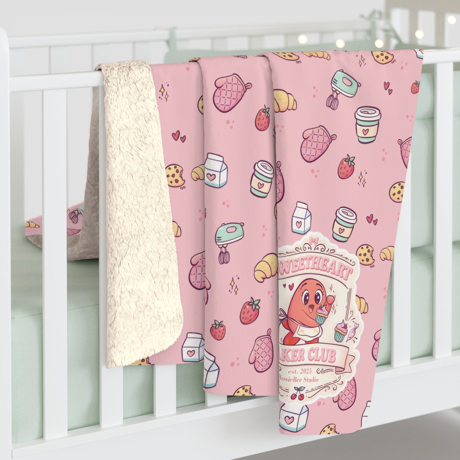 Sweetheart Bakery Doodle Club fleece deken met Moji Friend Liefde en pastel Cosy Café doodles, met fluffy sherpa achterkant.  