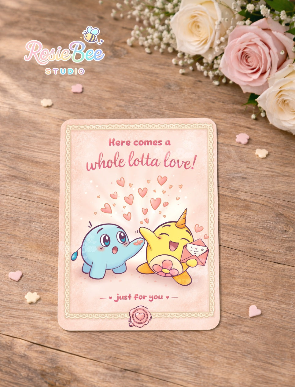 Romantische pastel valentijnskaart Here Comes a Whole Lotta Love met Moji Friends illustratie, vouwbare liefdeskaart van RosieBee Studio